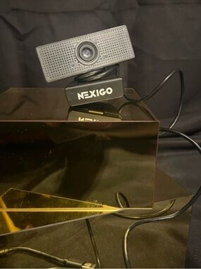 Nexigo N60 1080P USB Webcam in Black with Stand